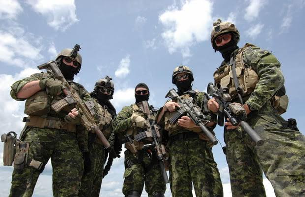 CSOR - Canada Special Operations Regiment posing